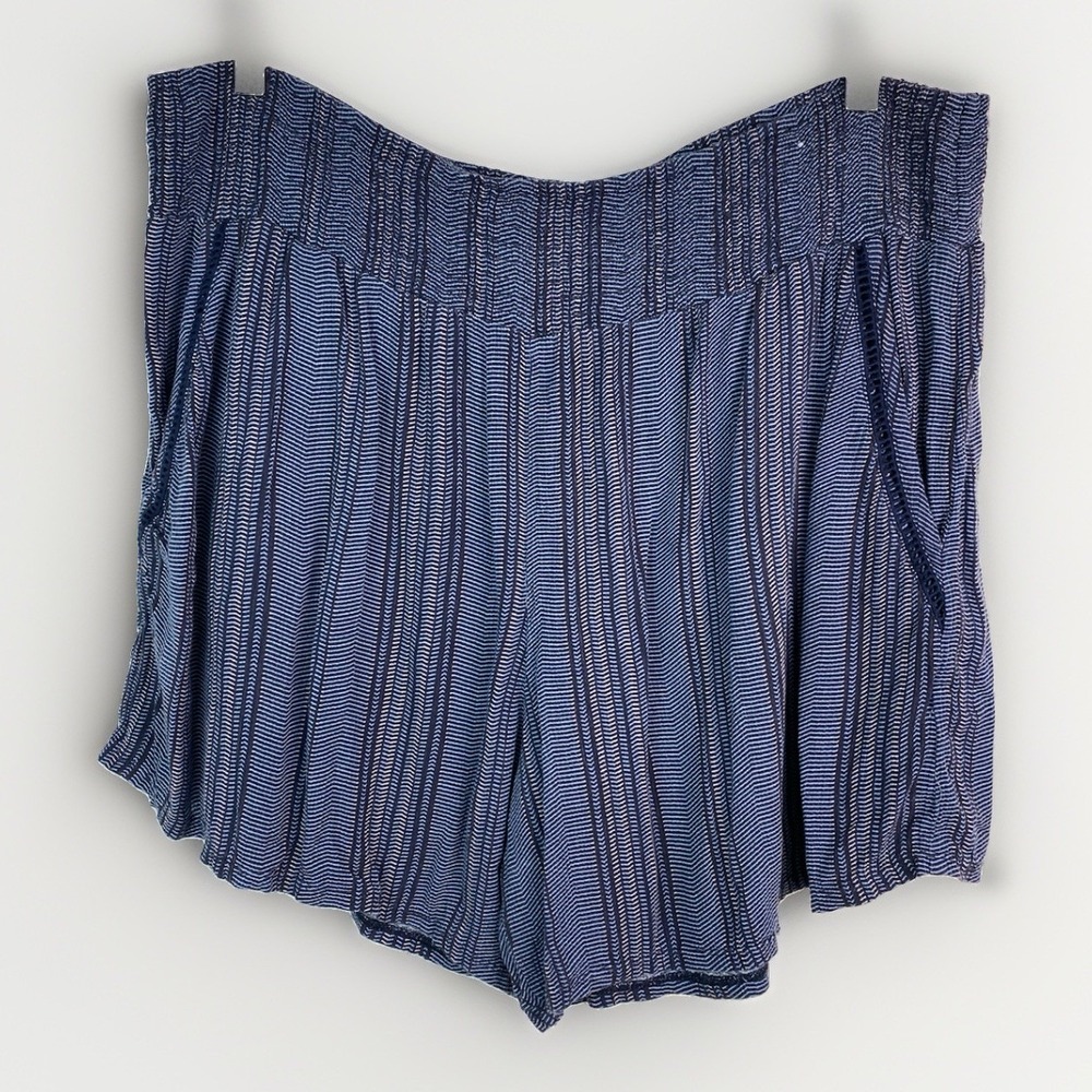Three Dots Women's 2XL Blue Striped Rayon Smocked Waist Pull-On Shorts